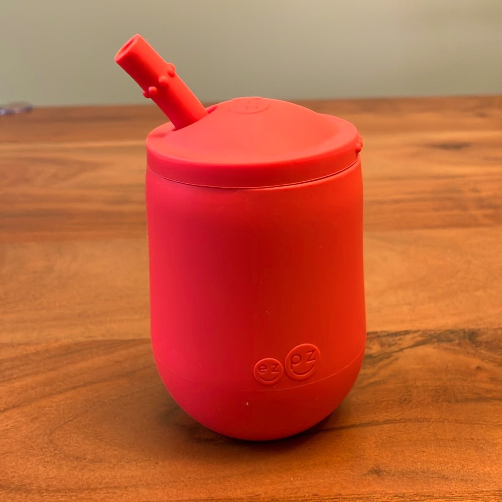 EZPZ mini cup + straw in coral